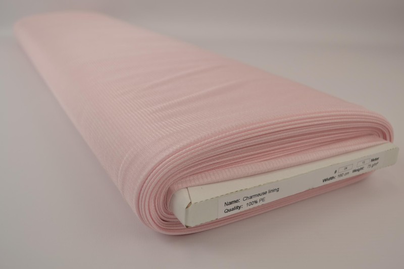 Charmeuse-Futter babyrosa, Rolle