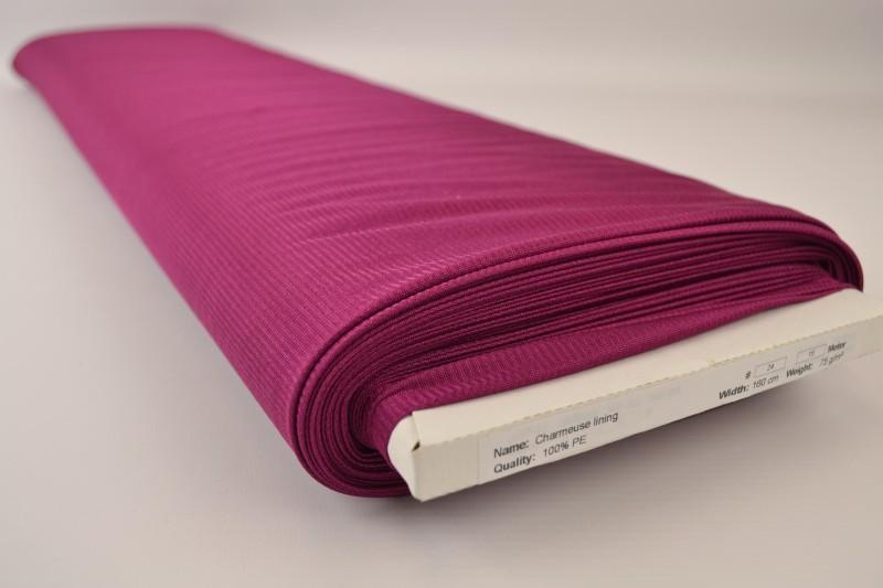 Charmeuse-Futter cassis, Rolle