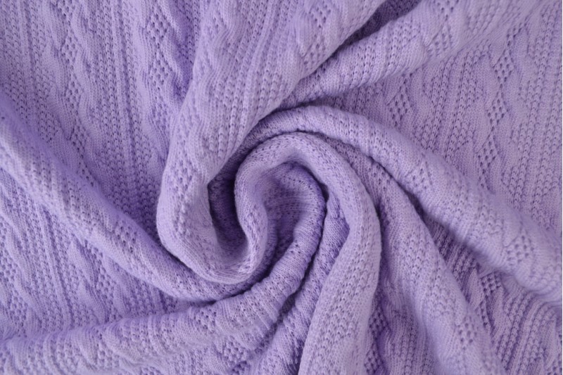 Zopf-Jacquard jacquard tricoté en torsade lavendel