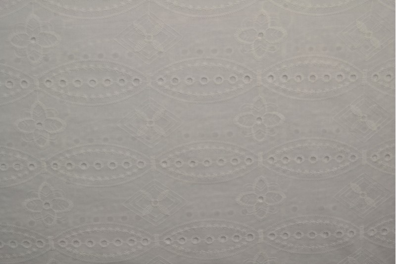 Baumwollstickerei weiß (motif 07)