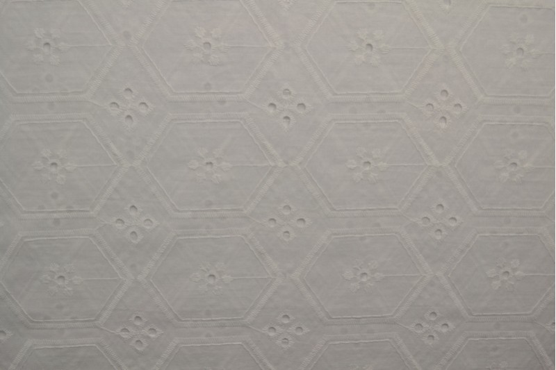 Baumwollstickerei weiß (motif 08)