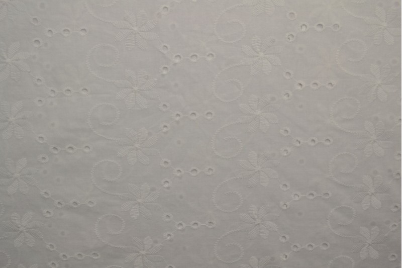 Baumwollstickerei weiß (motif 10)