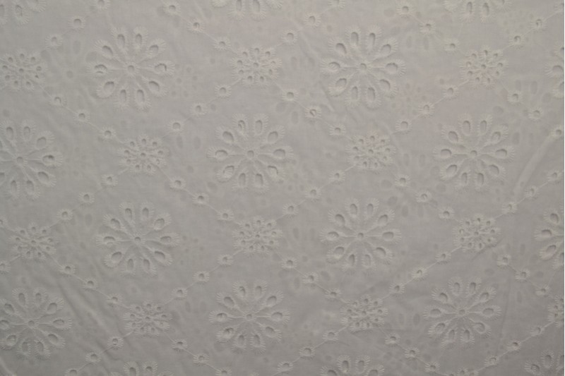 Baumwollstickerei weiß (motif 15)