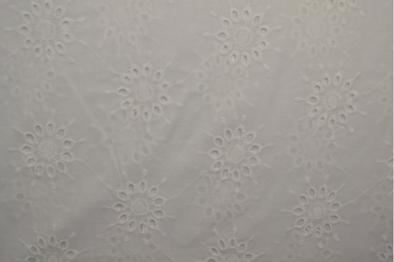 Baumwollstickerei weiß (motif 19)