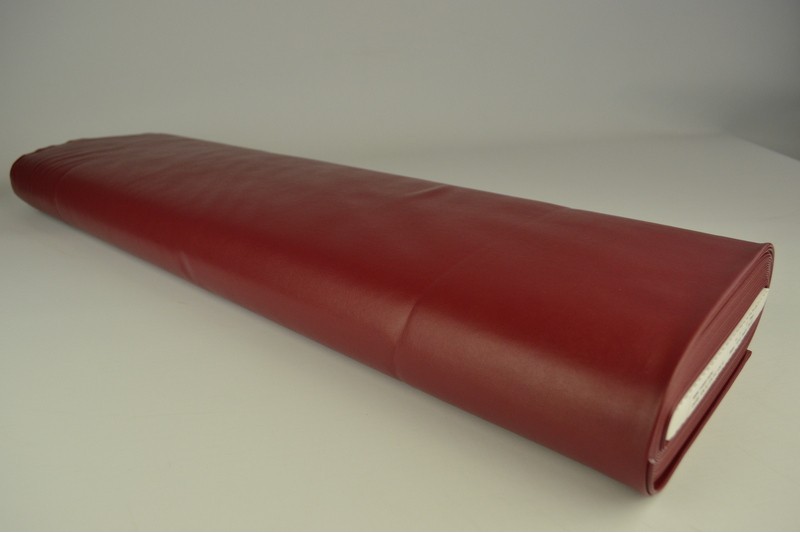 Kunstleder bordeaux, Rolle