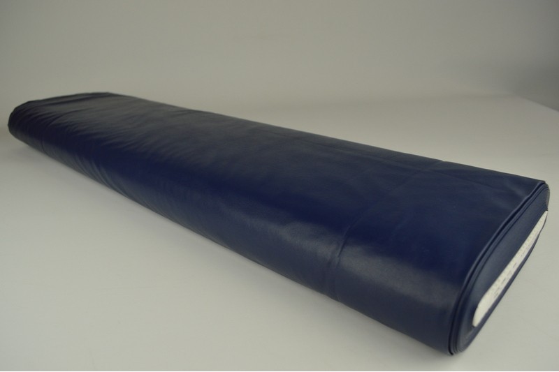 Kunstleder navy, Rolle