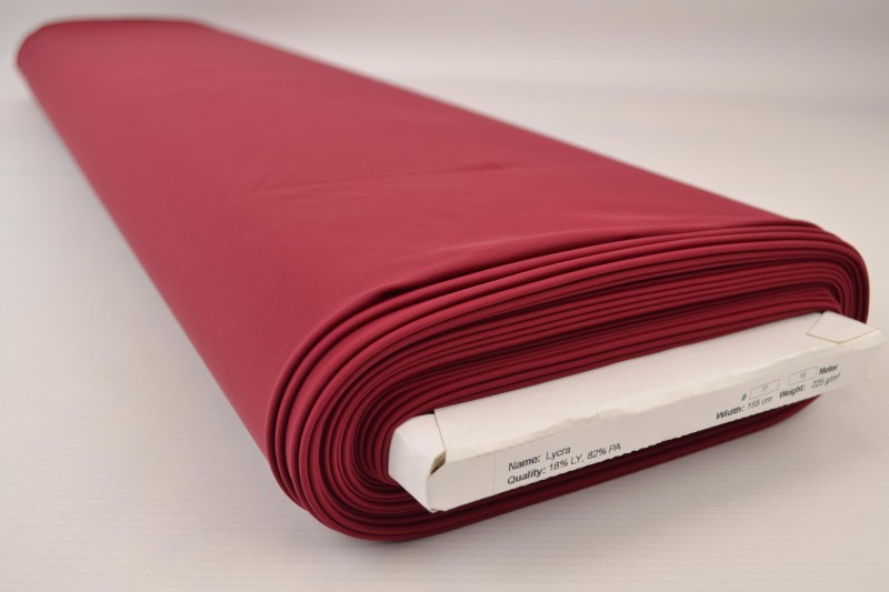 Lycra bordeaux, Rolle