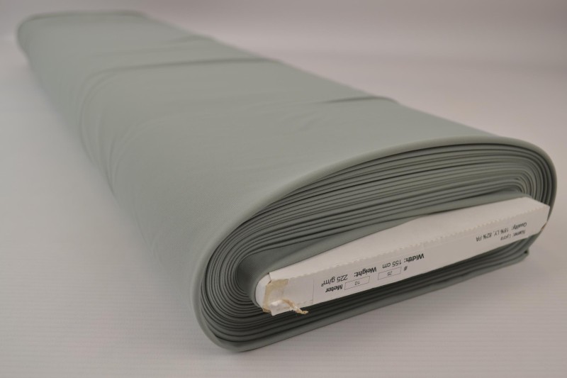 Lycra silbergrau, Rolle
