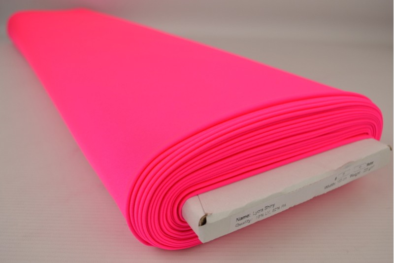Glanz-Lycra neonrosa, Rolle