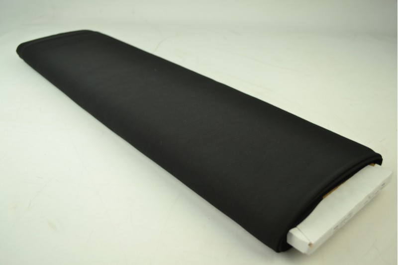 Lycra-Tüll schwarz, Rolle