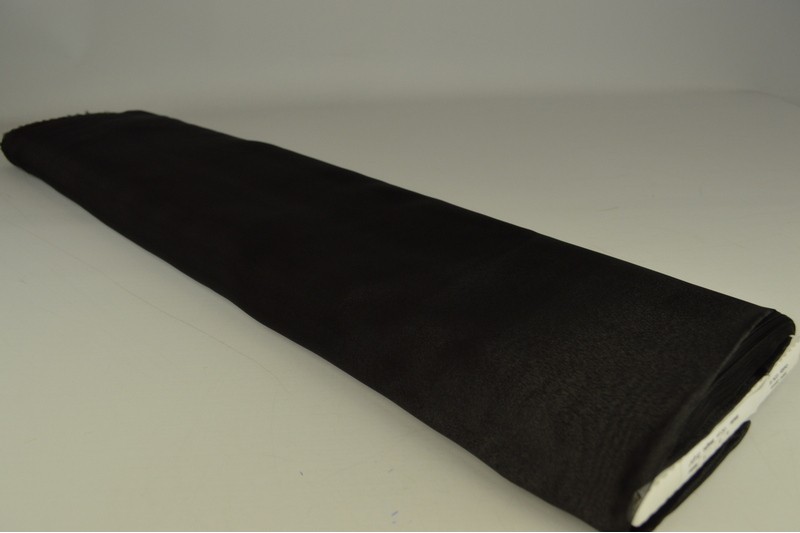 Organza schwarz, Rolle