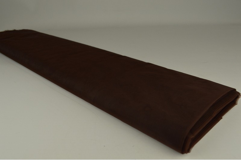 Organza braun, Rolle