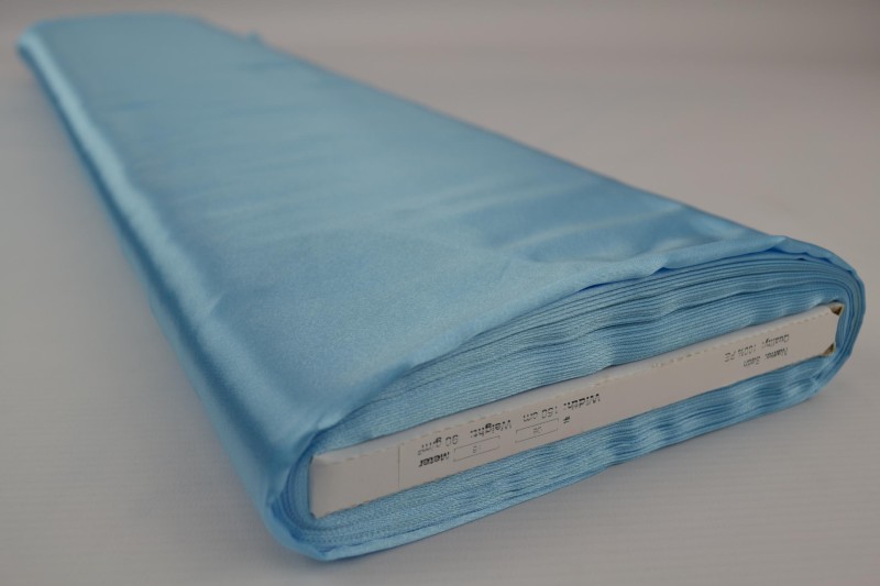 Polyestersatin Satin aqua, Rolle