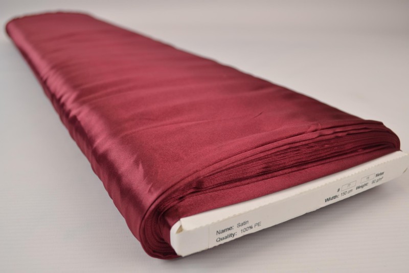 Polyestersatin Satin bordeauxrot, Rolle
