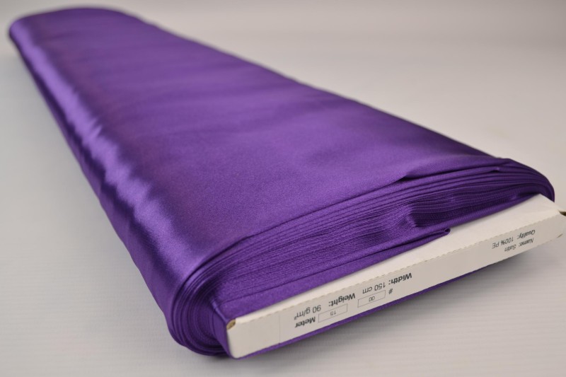 Polyestersatin Satin violettt, Rolle