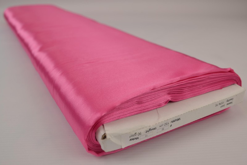Polyestersatin Satin rosa, Rolle