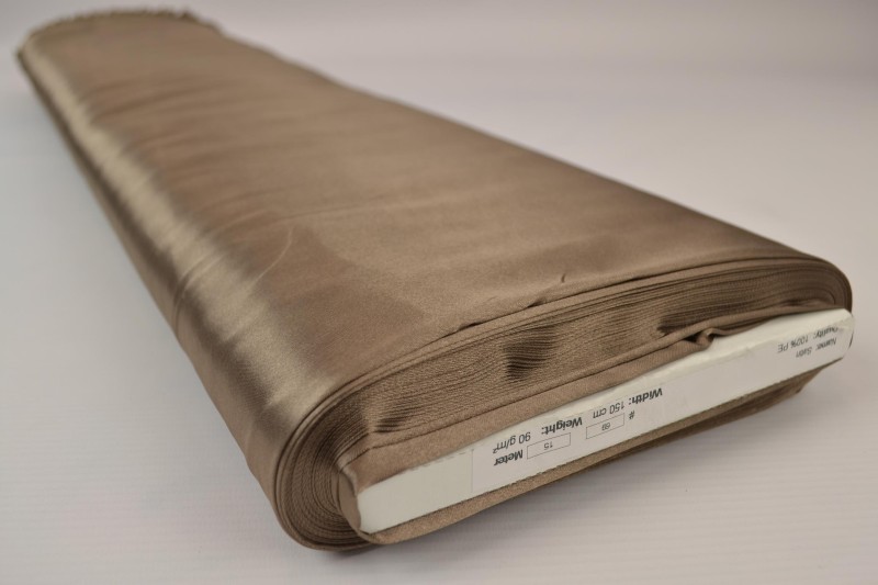 Polyestersatin Satin taupe, Rolle