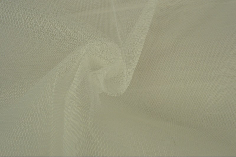 Steifer Tüll off-white