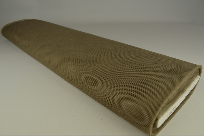 Steifer Tüll taupe, Rolle