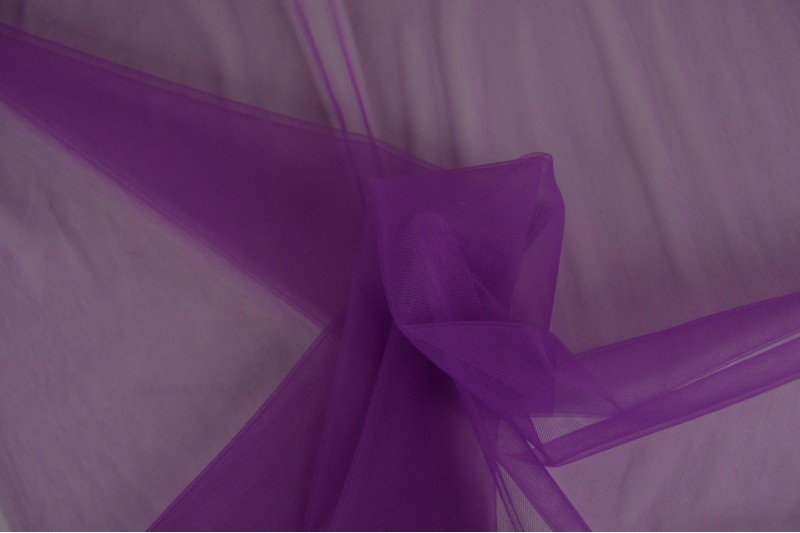 Weicher Tüll (Tüll aus mariée) violettt