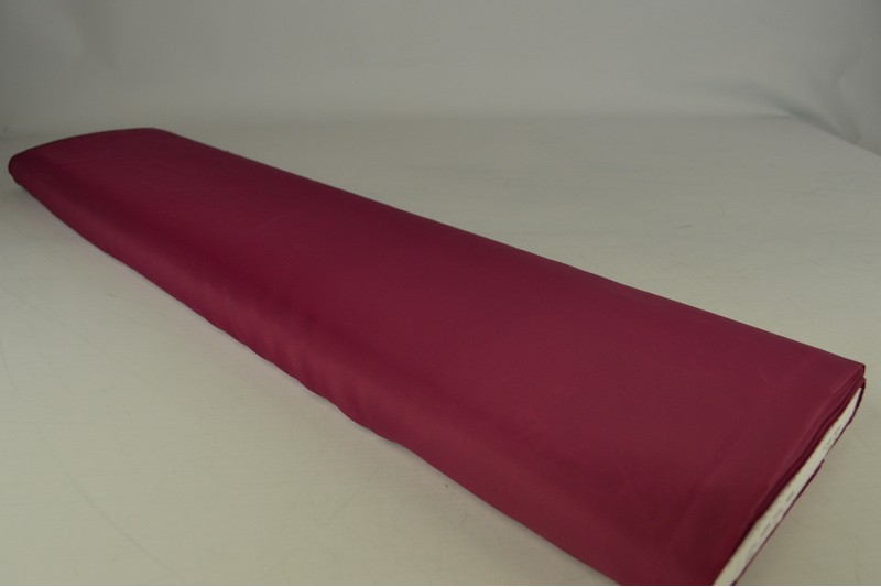Uni-Futter Futter bordeaux, Rolle